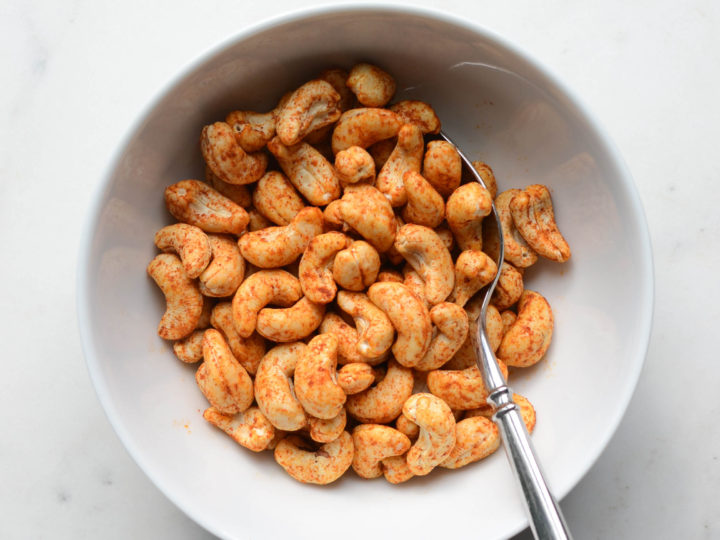 healthy snacking: spiced cashews