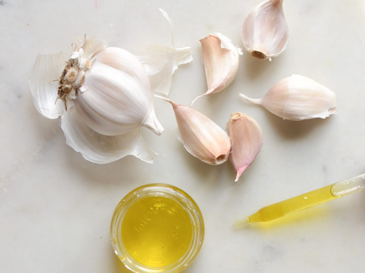 DIY garlic oil for ear infections